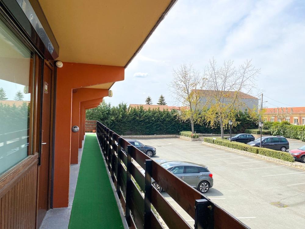 Kyriad Direct Roanne Hotel Esterno foto